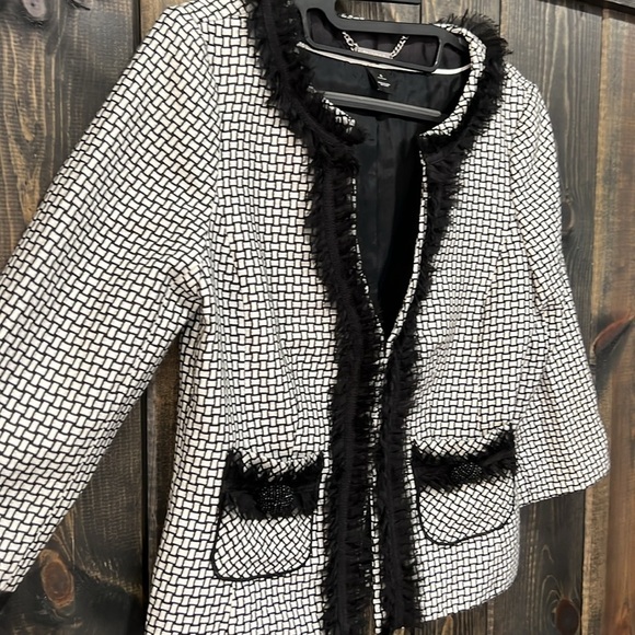 White House Black Market Blazer 4 Geometric Ruffle Lace Beaded Cropped Career - Picture 4 of 9